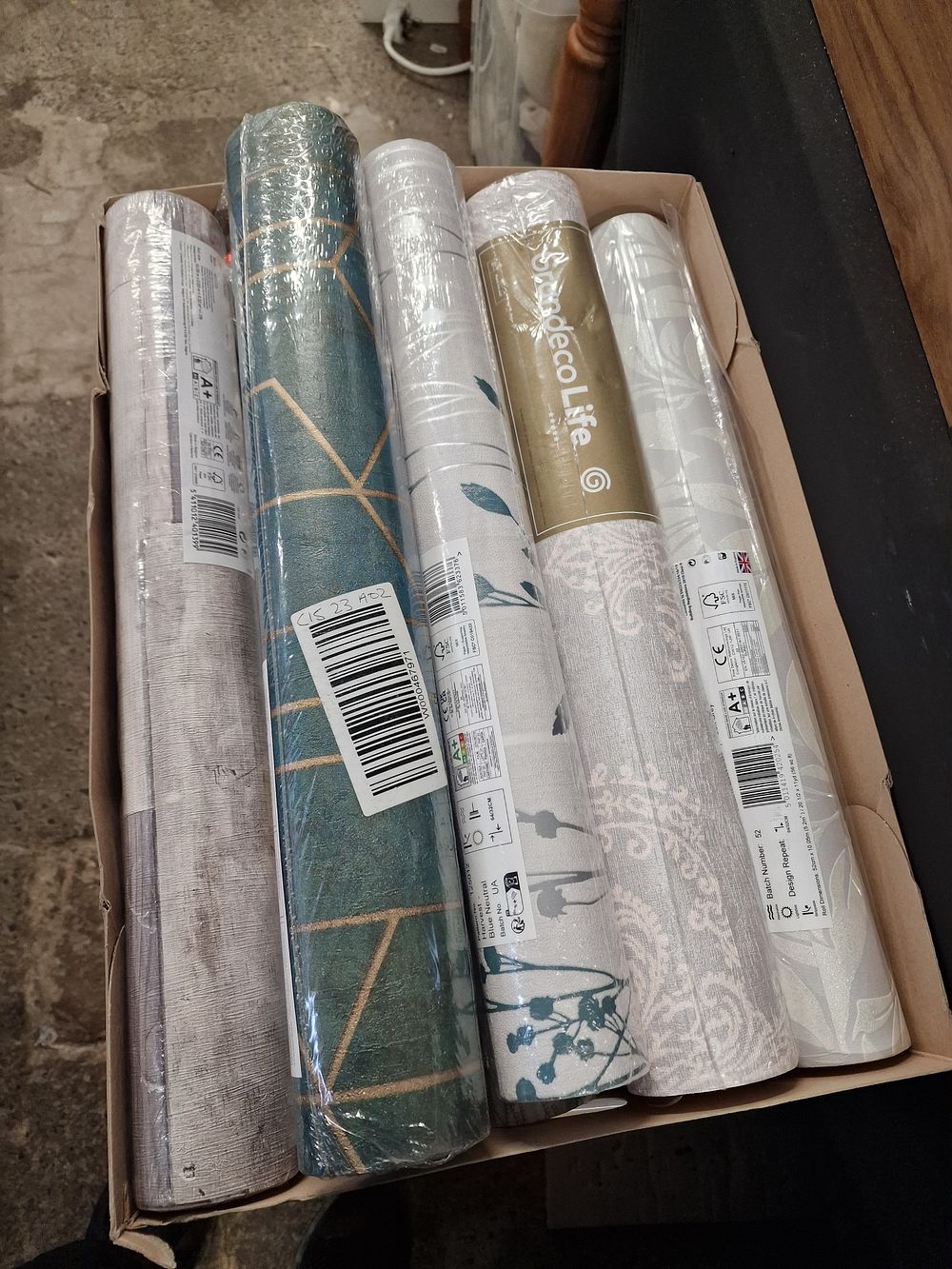 Lot 775: x10 Rolls Various Pattern Wallpaper