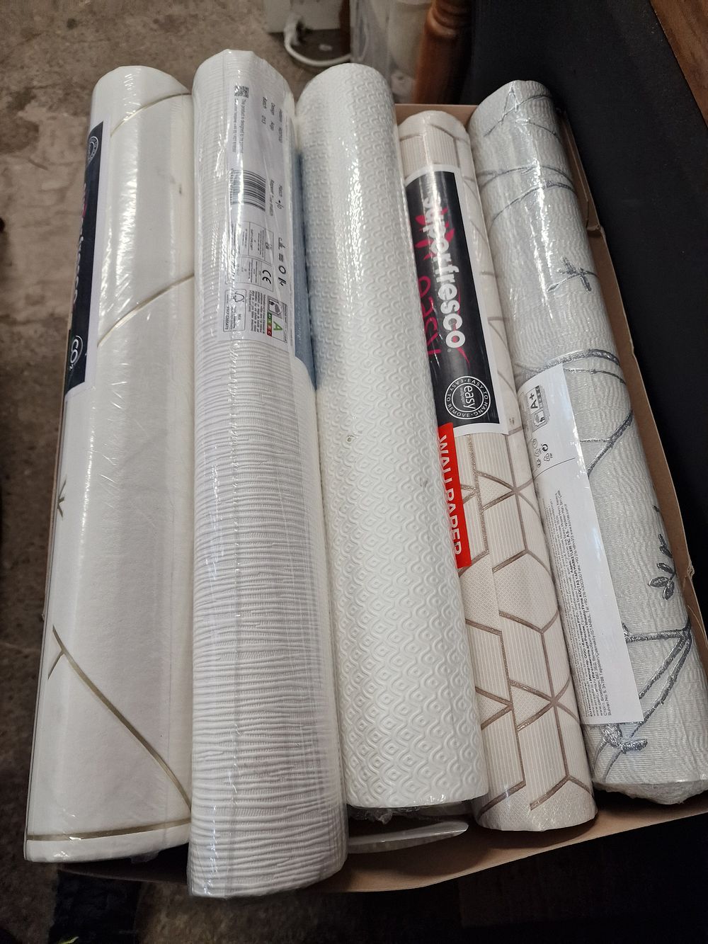 Lot 776: x10 Roll Various Pattern Wallpaper