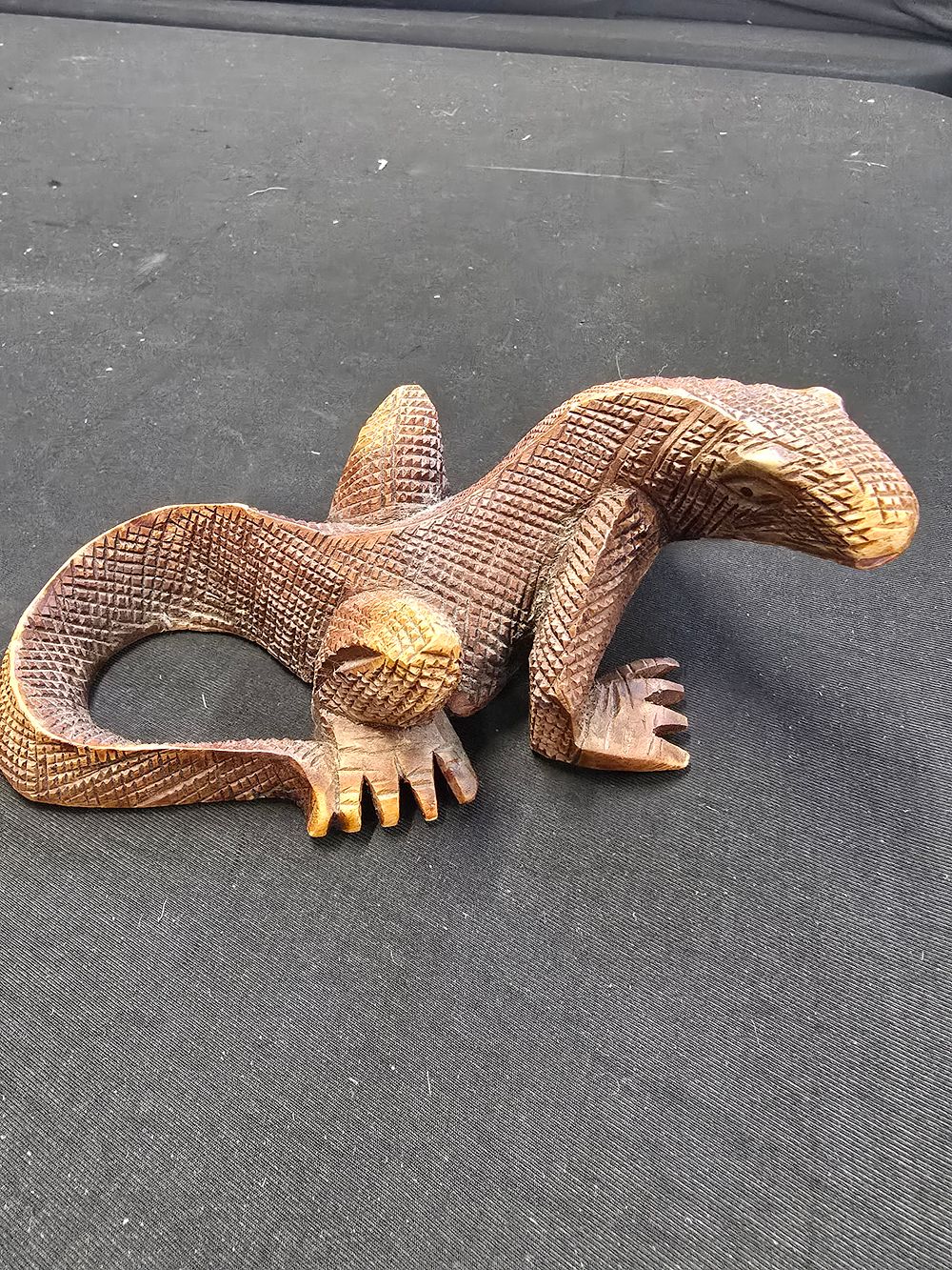 Lot 779: Hand carved bearded dragon figure.