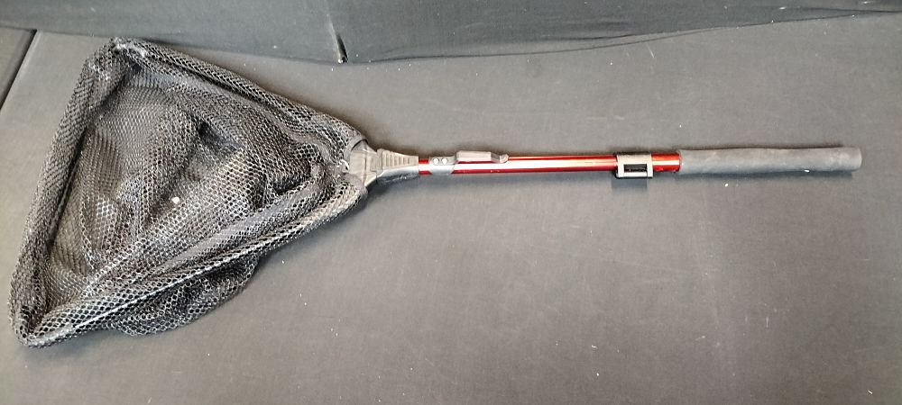 Lot 241: Short Extendable Fish Keep Net