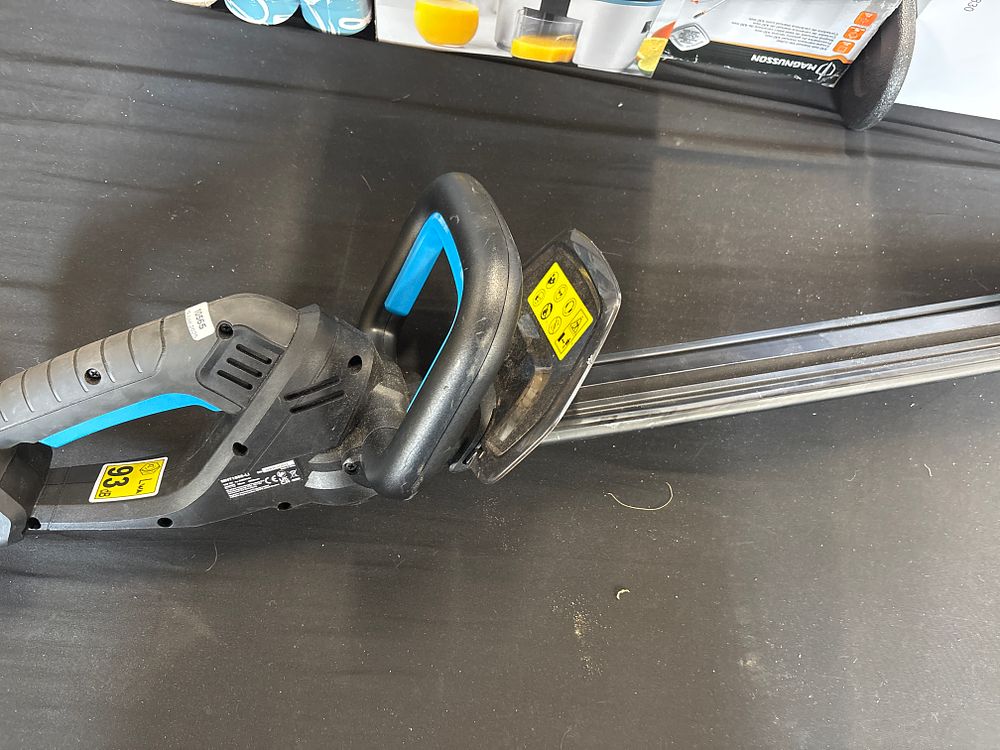 Lot 790: MacAllister hedge trimmer (no battery)