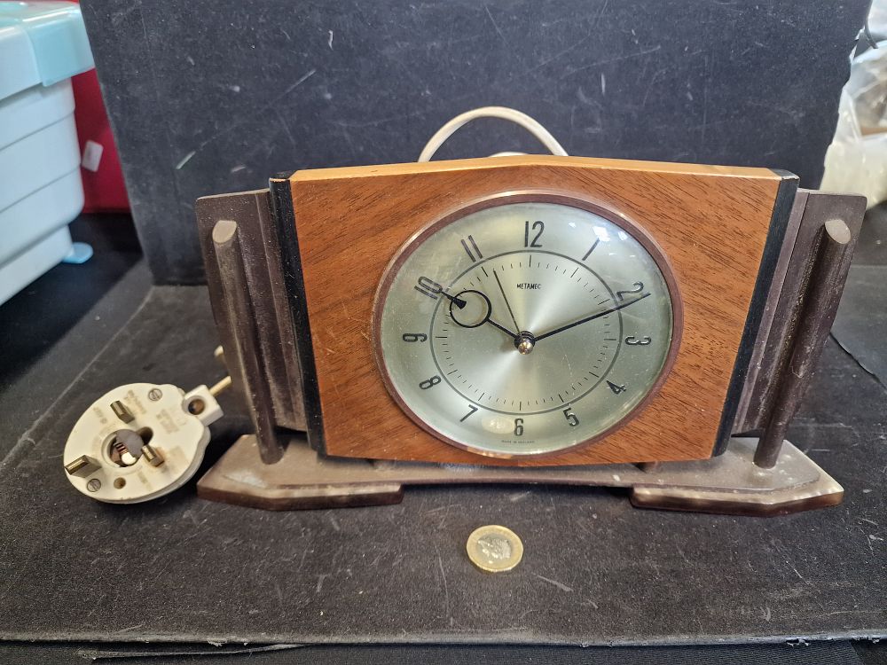 Lot 566: Vintage Plug In Metamec Mantel Clock