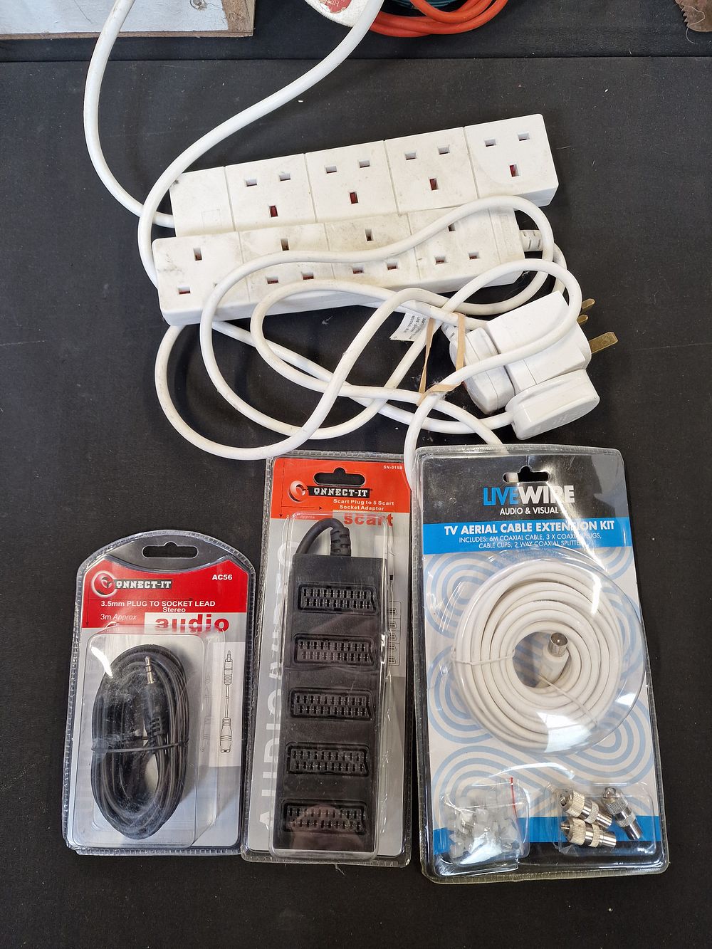 Lot 579: Extension Leads, Scart Adapter, Audio Lead and TV...