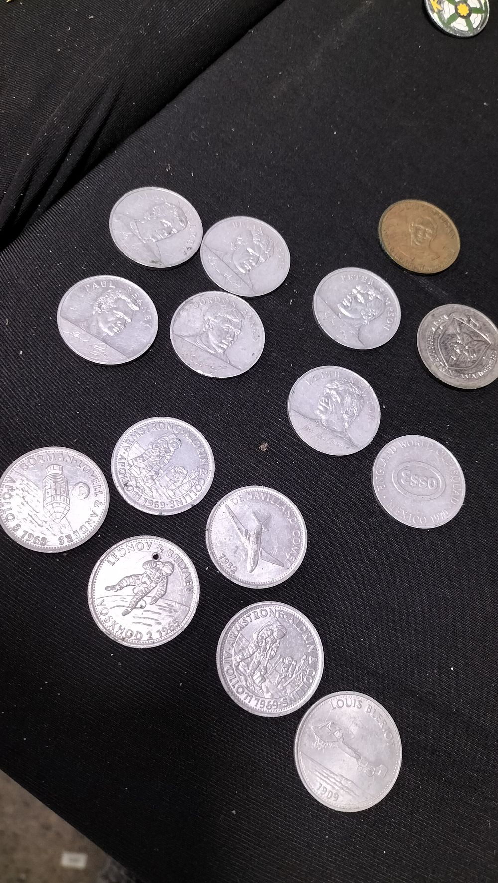 Lot 583: Shell and Esso Collectable Tokens Including 7 England...