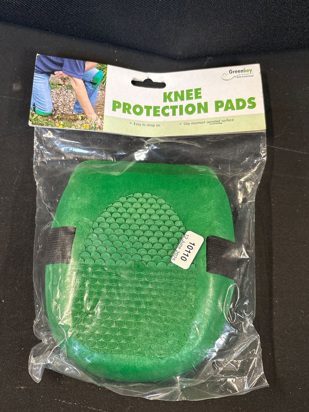 Lot 591: Gardening knee protectors sealed