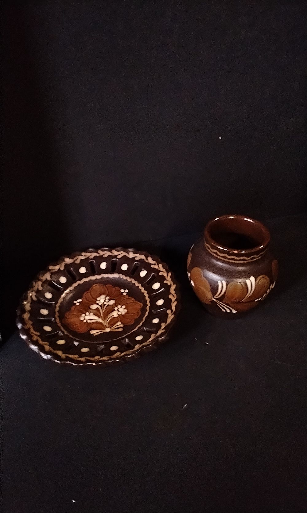 Lot 605: Pottery