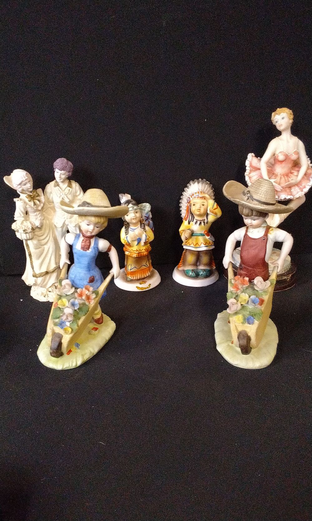 Lot 624: Ornaments