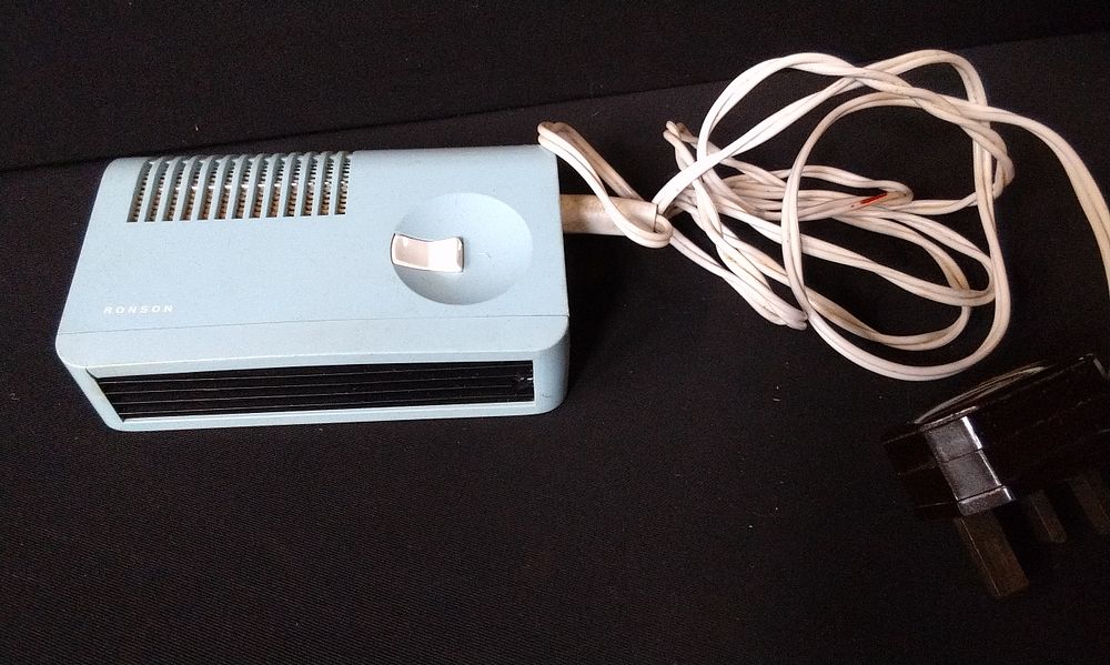 Lot 628: Hairdryer