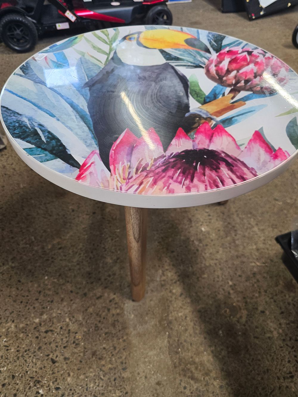 Lot 686: Small circular side table
