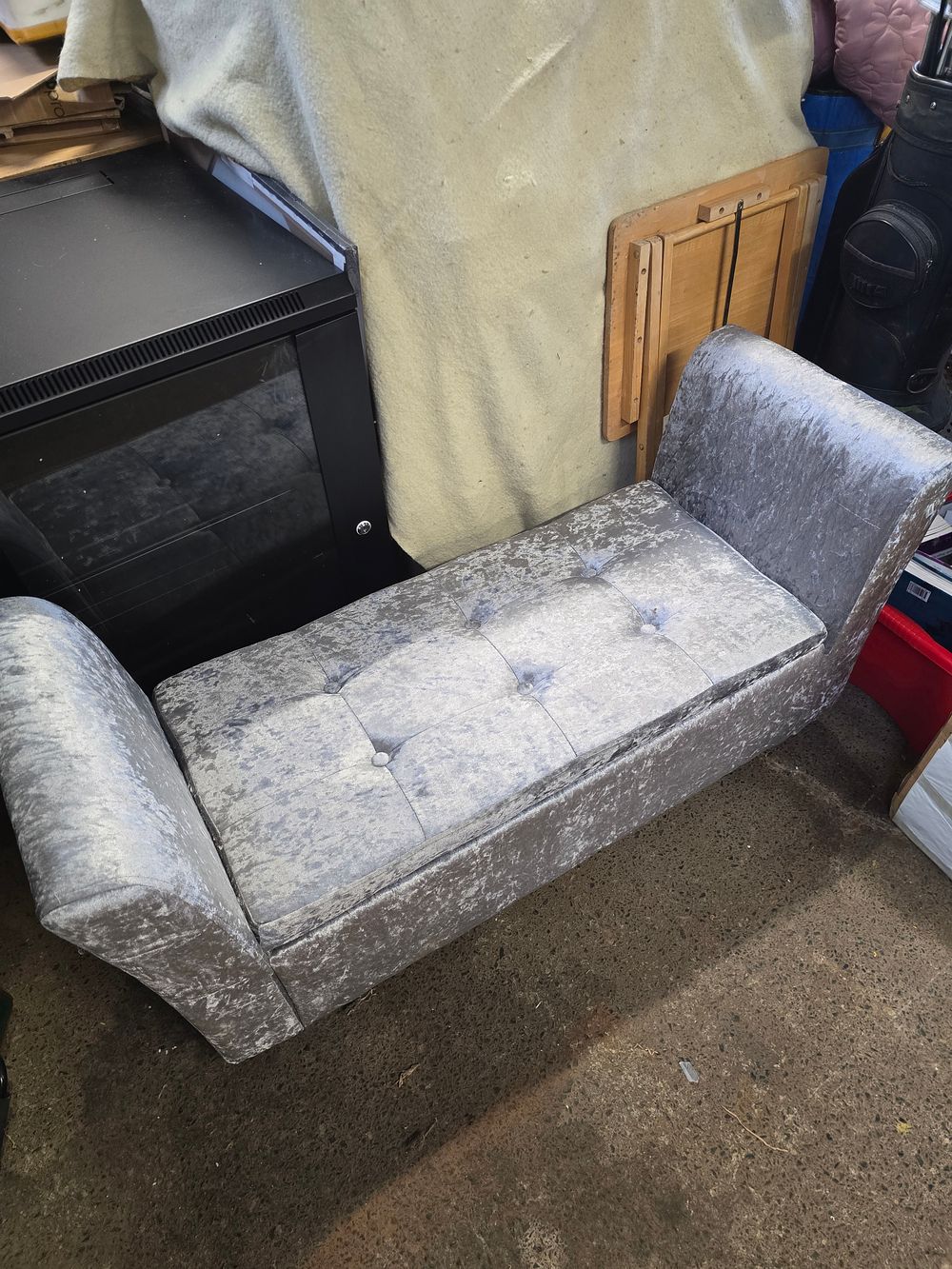 Lot 688: Silver / grey window chair with storage