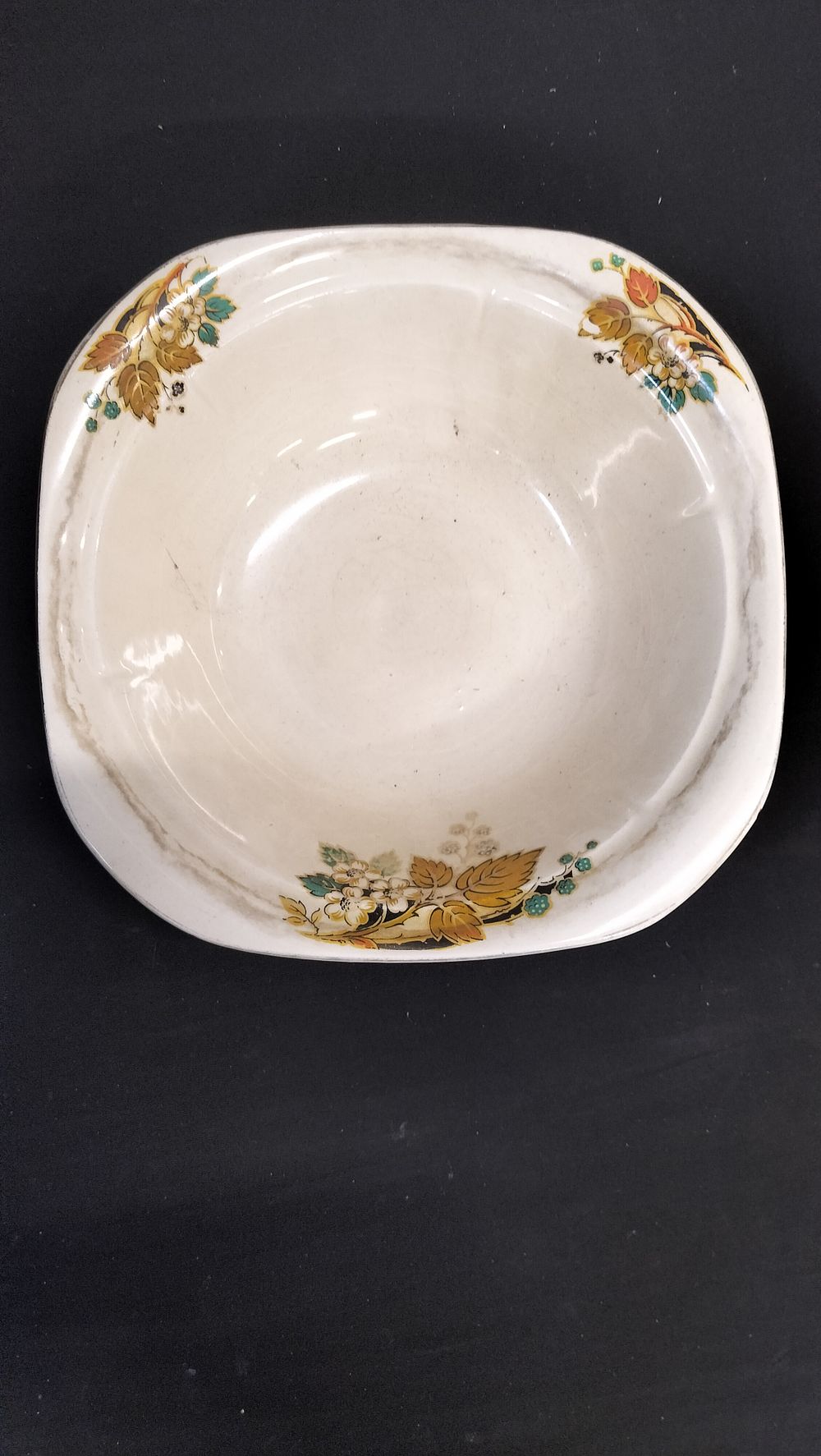 Lot 677: B&A Bramble Design Dish
