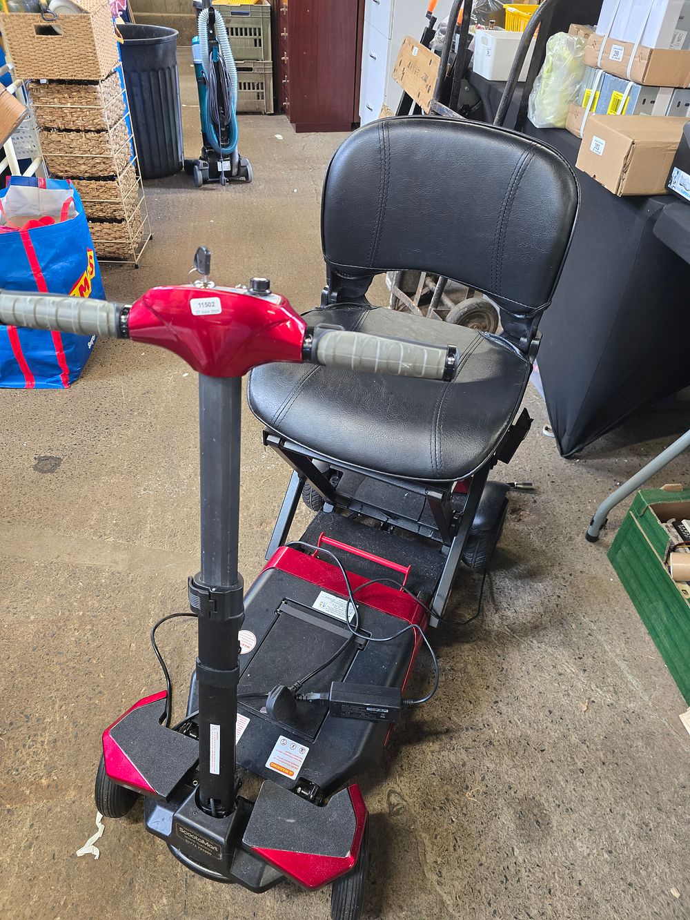 Lot 696: 4-wheel electric skooter