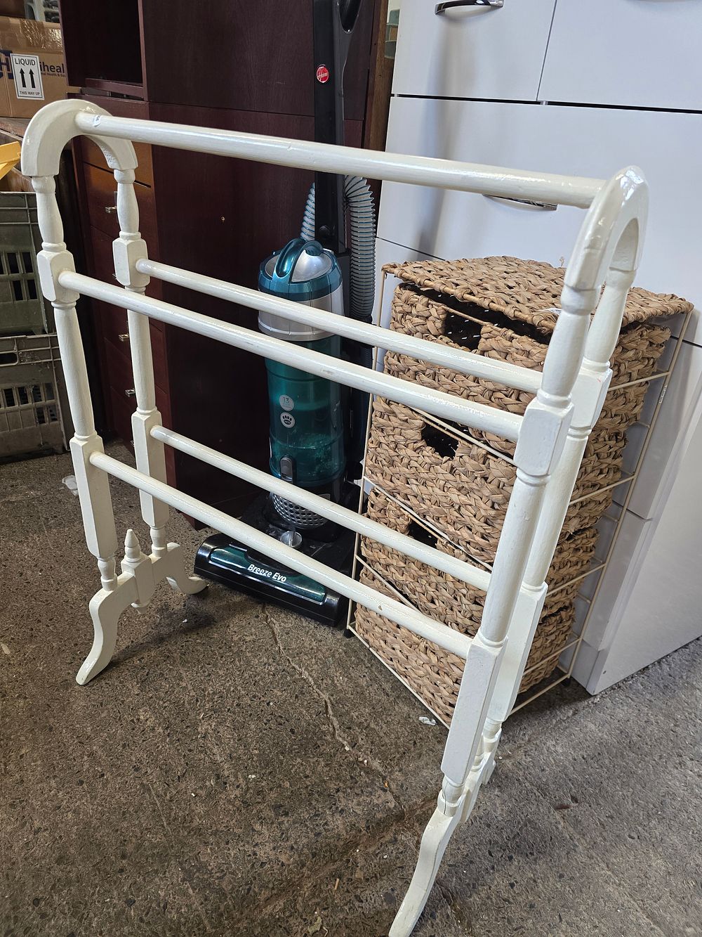 Lot 700: Cream vintage towel rail