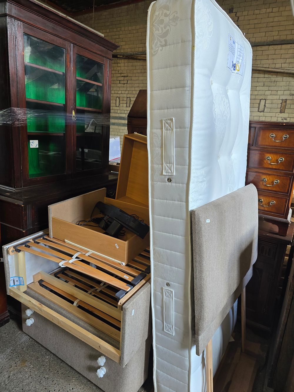 Lot 711: OkIMAT 6B Beige Single divan two drawer electric bed
