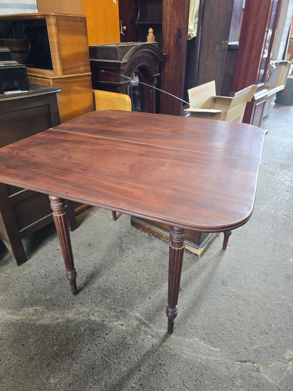 Lot 712: Double gate legged top folding table