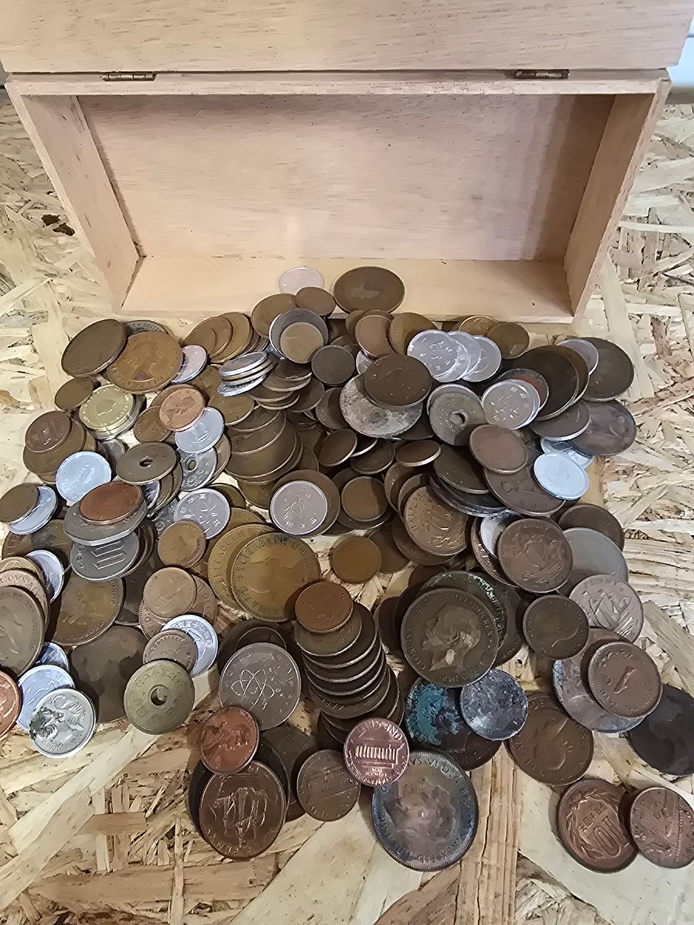 Lot 746: A selection of various vintage coins