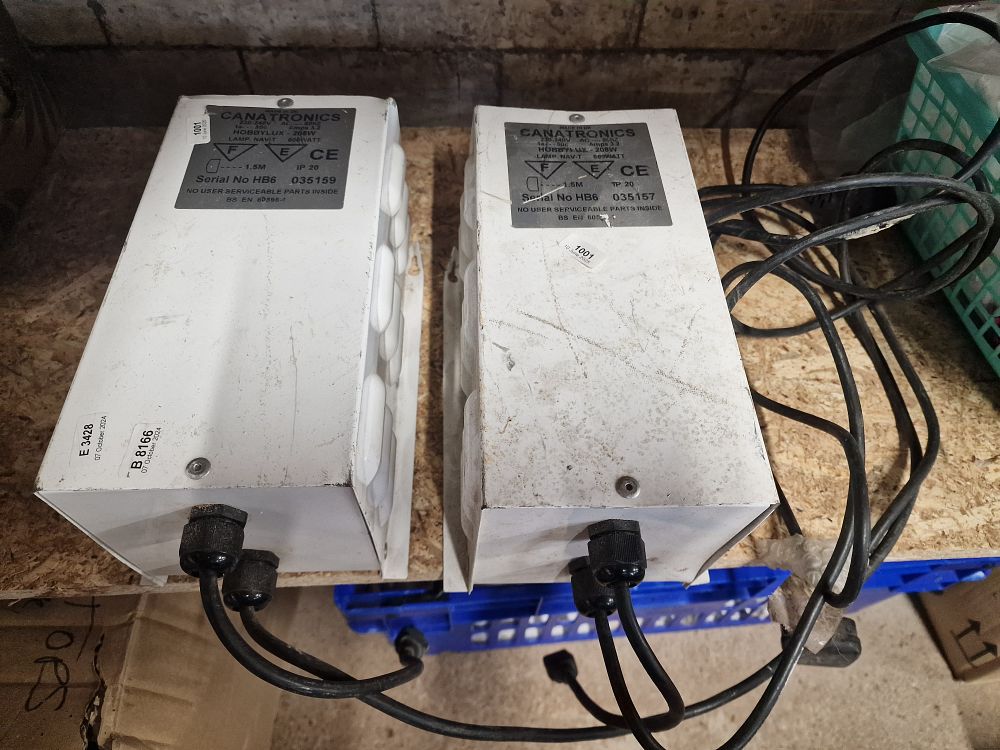 Lot 752: CANATRONICS HOBBYLUX - 208W LAMP NAV-T ballast units for a high-intensity discharge (HID) lamp Untested COLLECTION ONLY