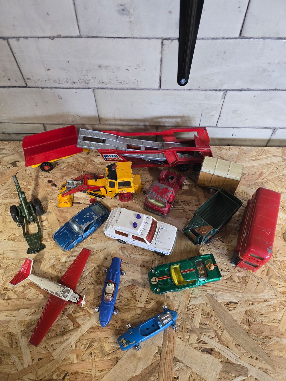 Lot 771: A selection of various diecast vehicles.
