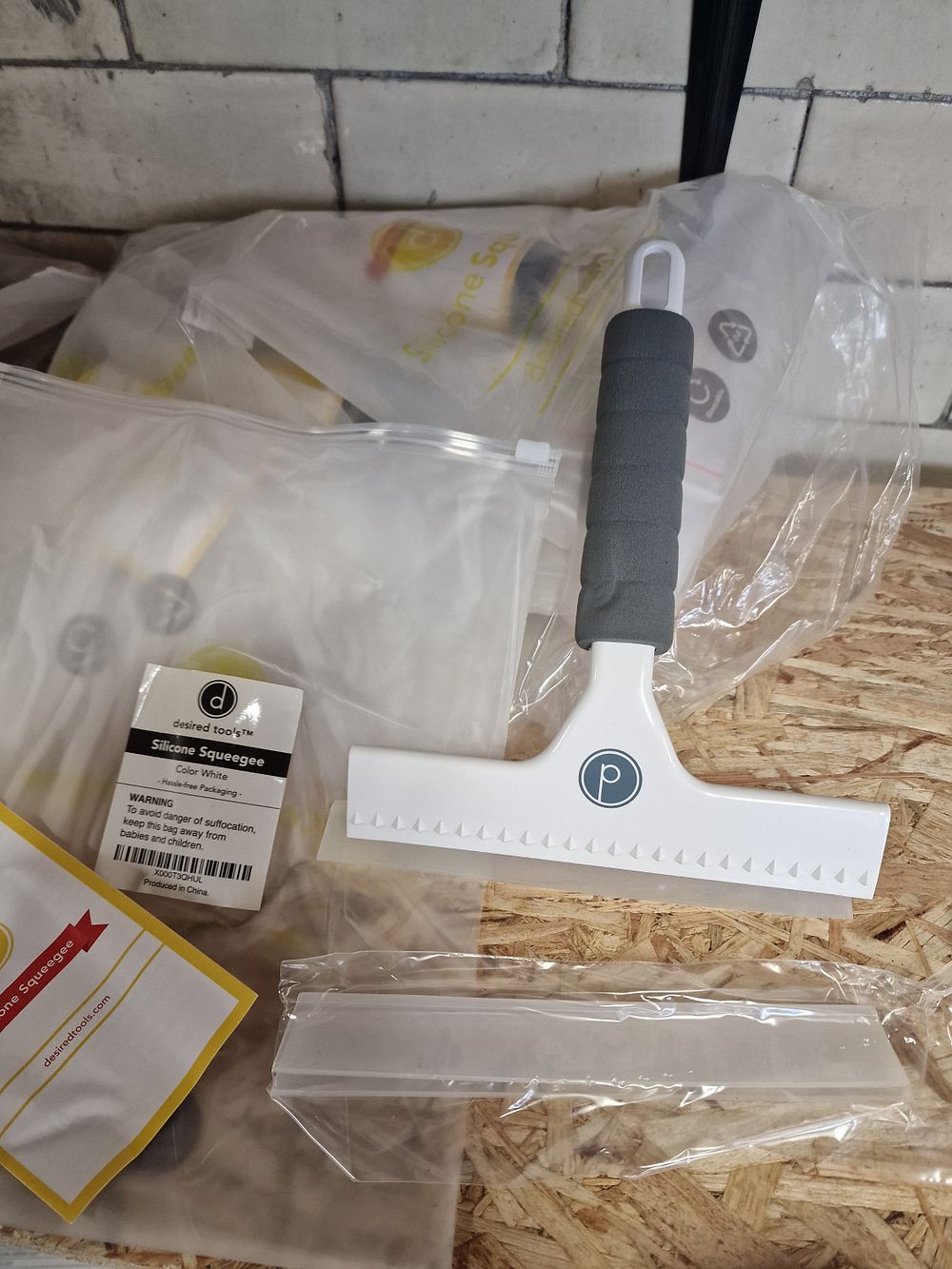 Lot 786: Ten brand new silicon squeegees