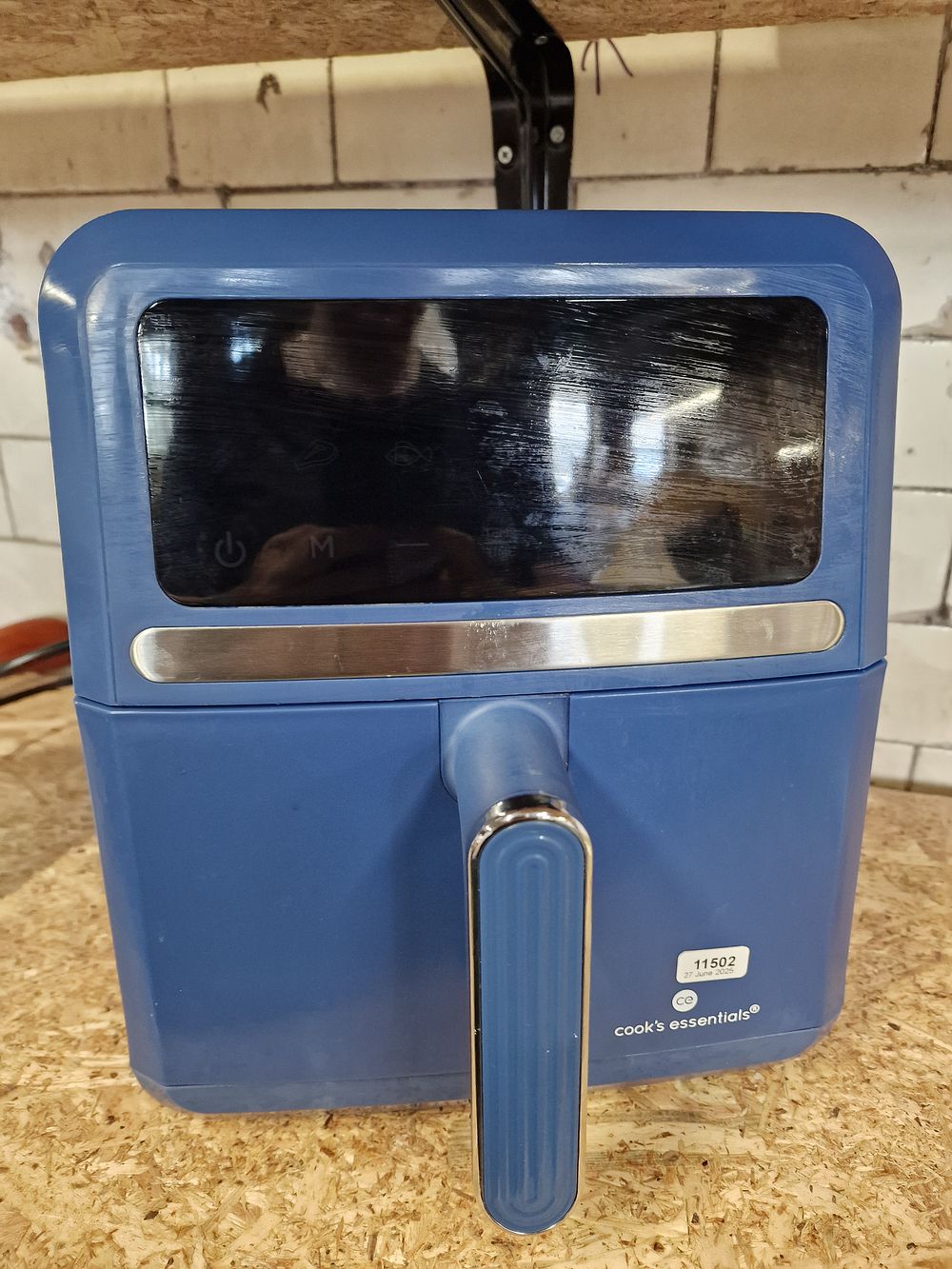 Lot 796: Cooks essential air fryer. Teated for power