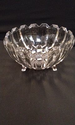 Cut Glass Bowl. Measures Approx H11 x W18. 5 cm