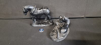 2 British coal sculptures. Horse 14cm length, 13cm height and 5cm wide
Coal miner &Horse 13cm