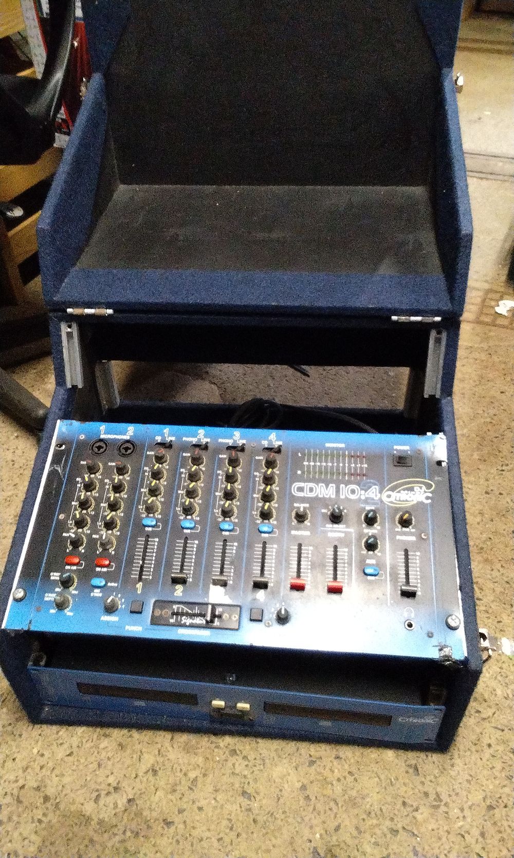 Lot 182: Citronic CDM 10:42 2x CD DJ Mixer