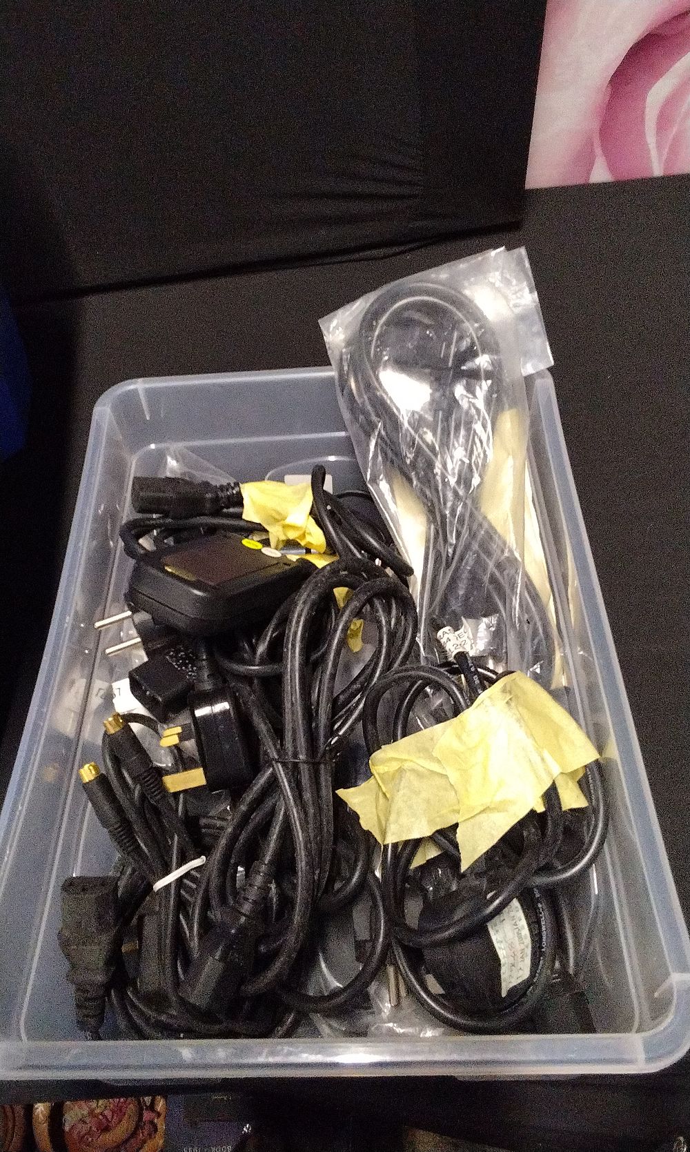 Lot 183: Tub of Assorted Cables