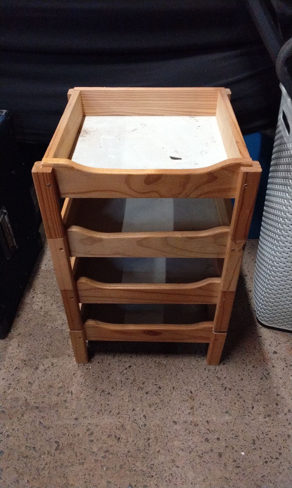 Lot 158: Set of 4 wooden detachable Shelves