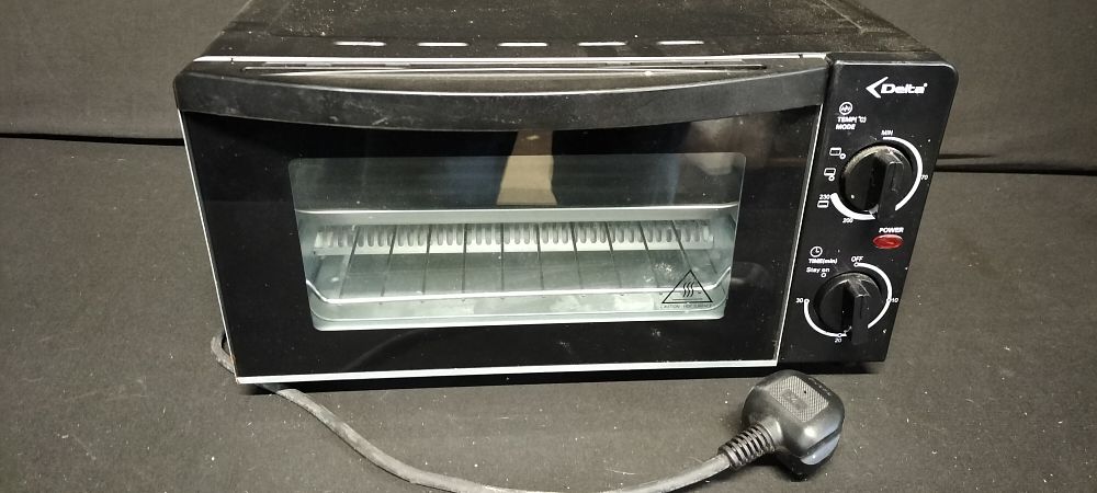Lot 213: Delta Mini Electric Oven