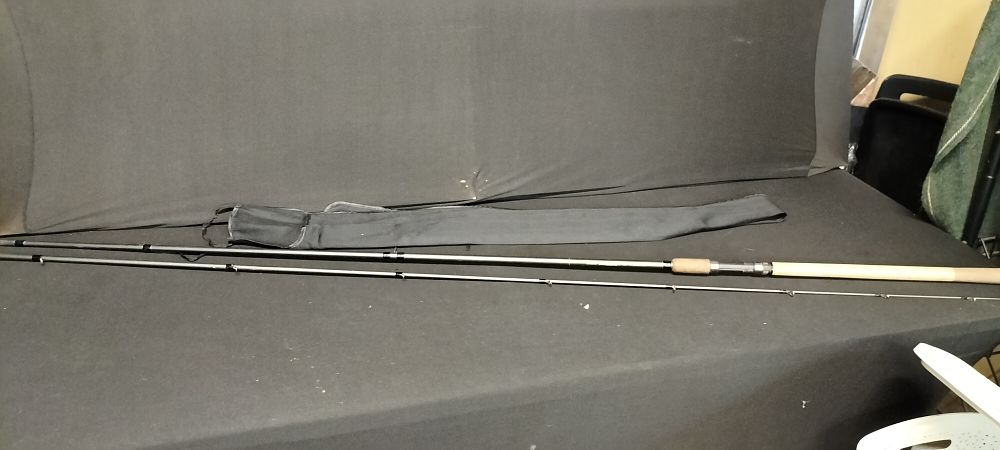 Lot 220: Greys Prodigy TXL 12' Barbel 2.00lbs with bag