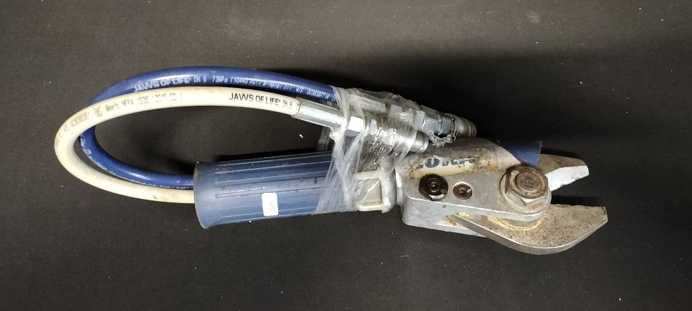 Lot 241: Lukas Jaws of Life Hydraulic Mini Cutter