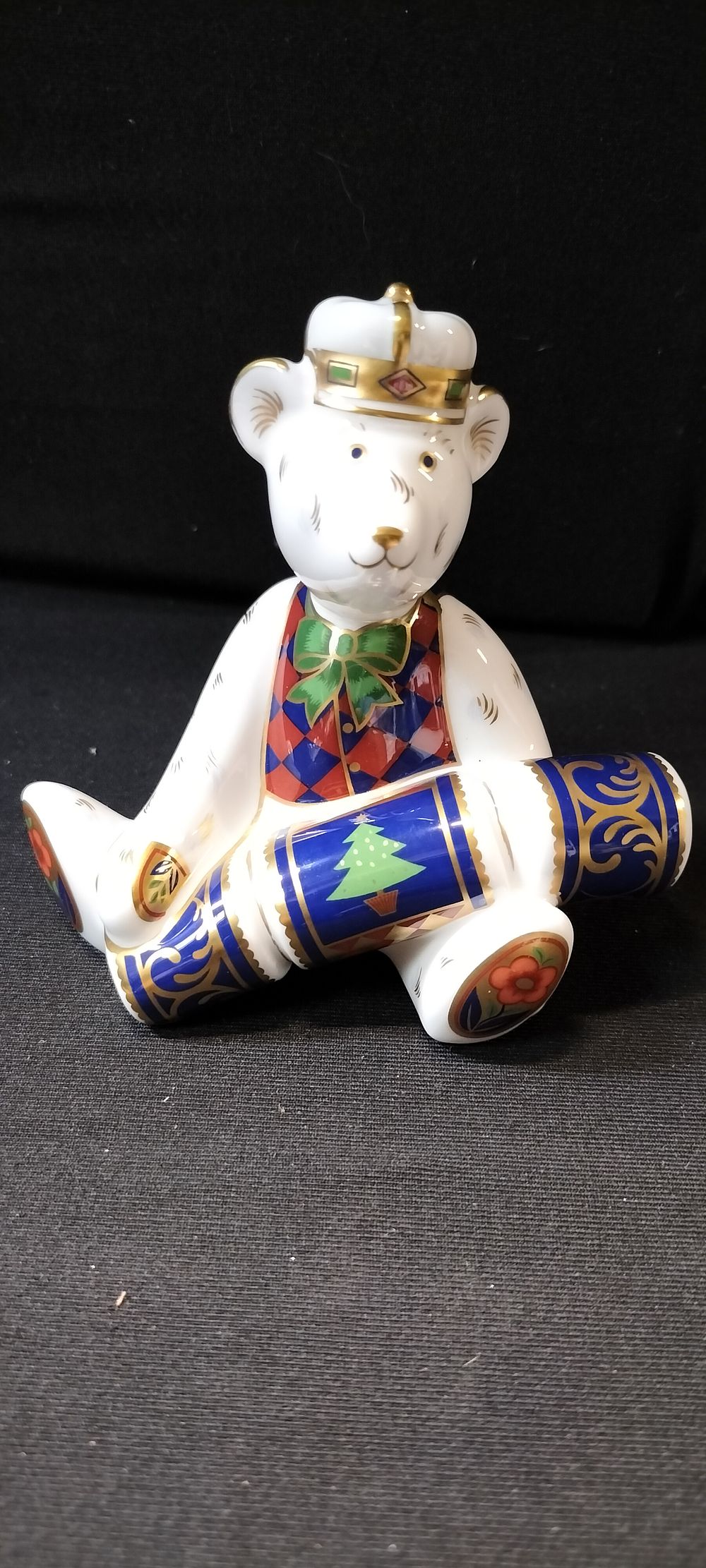 Lot 252: Royal Crown Derby Imari Mini Teddy Bear Xmas, Boxed