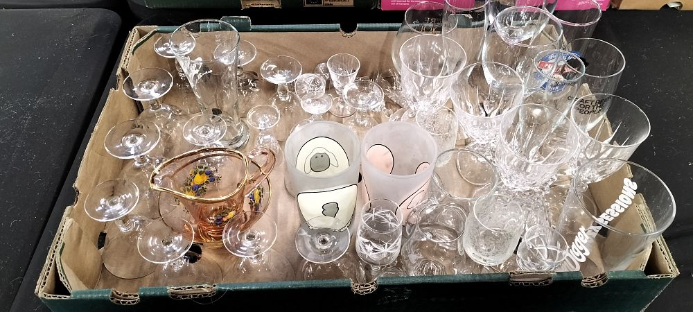 Lot 268: A Quantity of Glassware