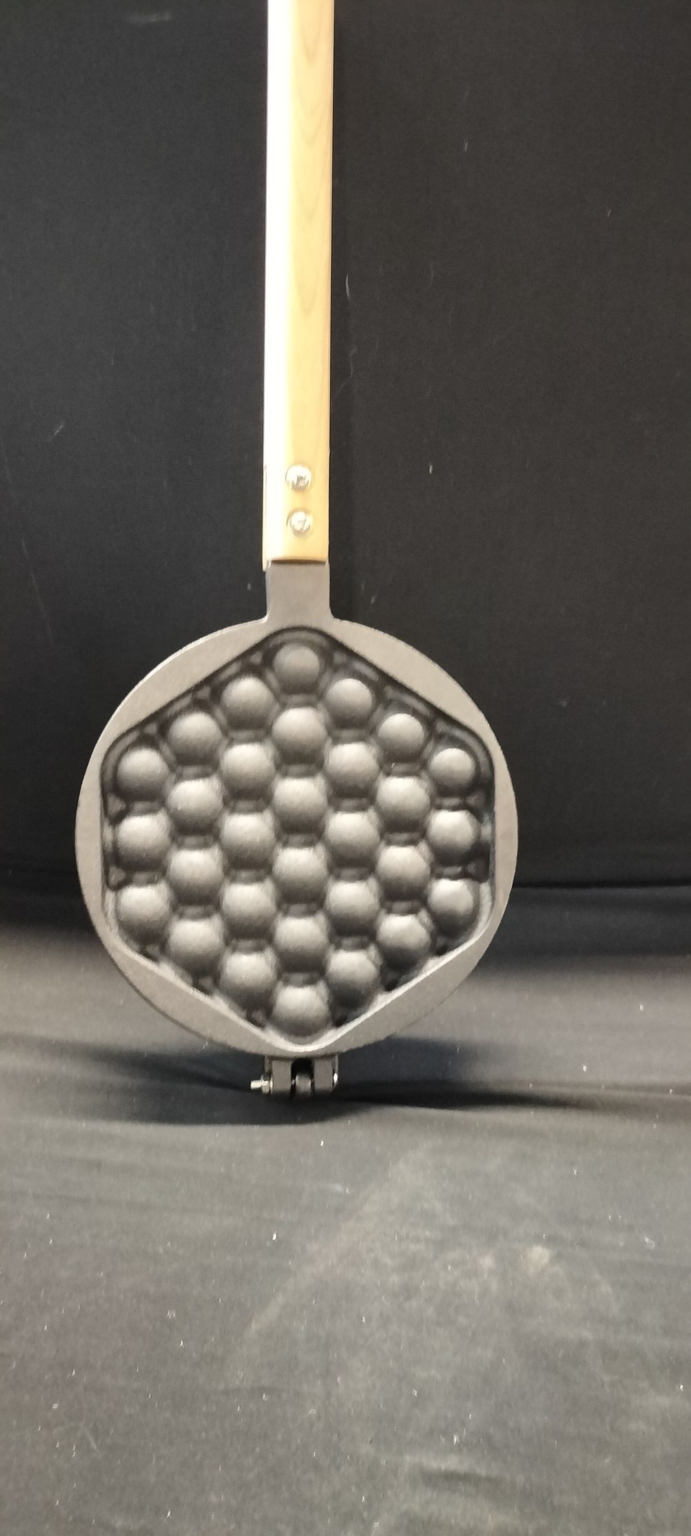 Lot 279: Cast Iron Bubble Waffle Maker Pan