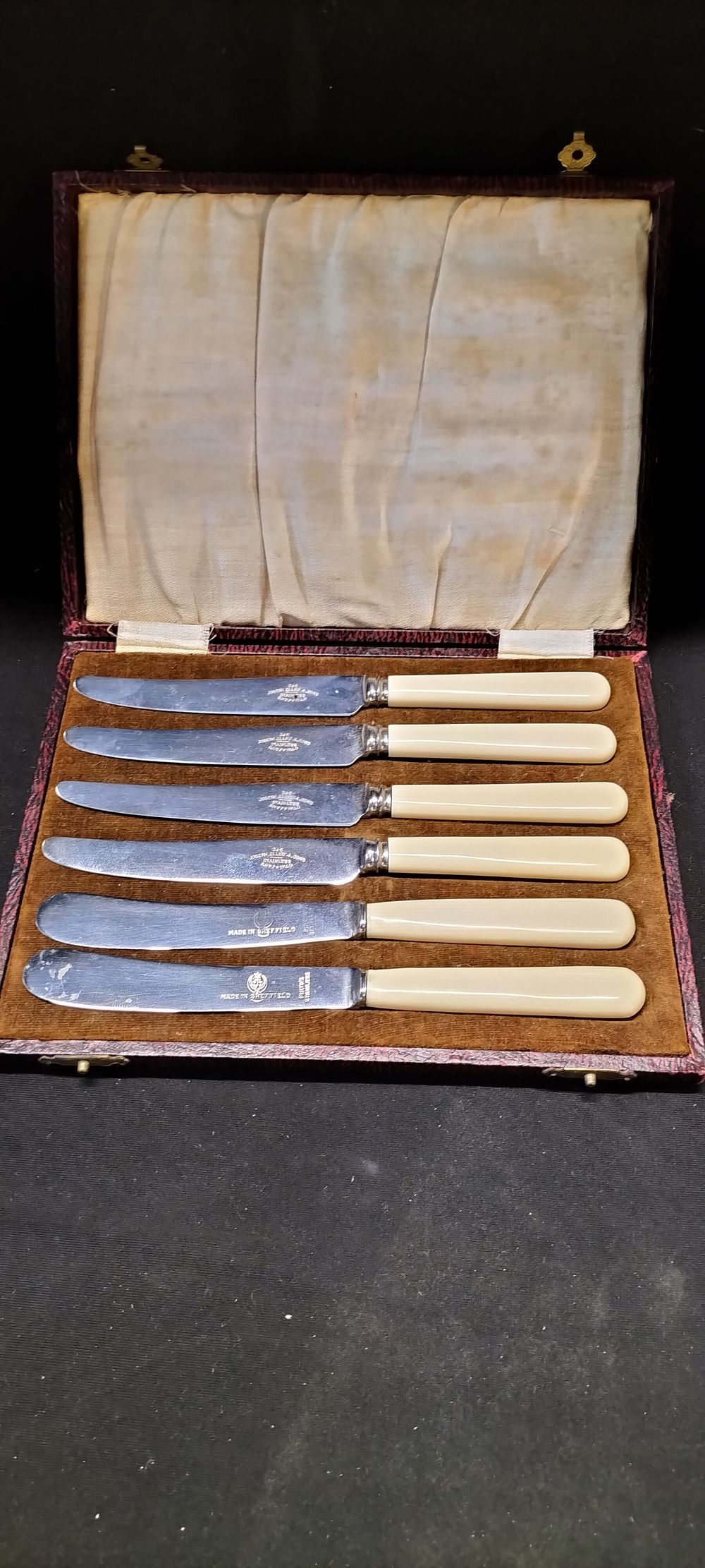 Lot 280: Six Stainless Steel Made in Sheffield Butter Knives