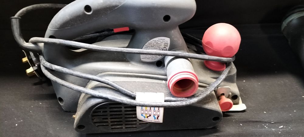 Lot 284: Performance Power 800w Planer with dust bag, instructions and box