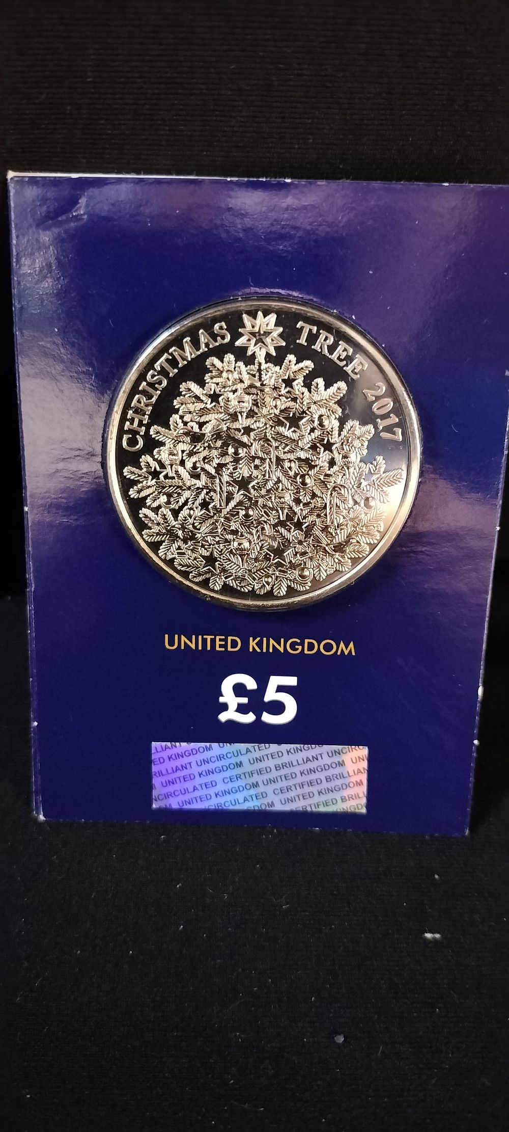 Lot 299: United Kingdom 5 Pounds, Christmas Tree 2017