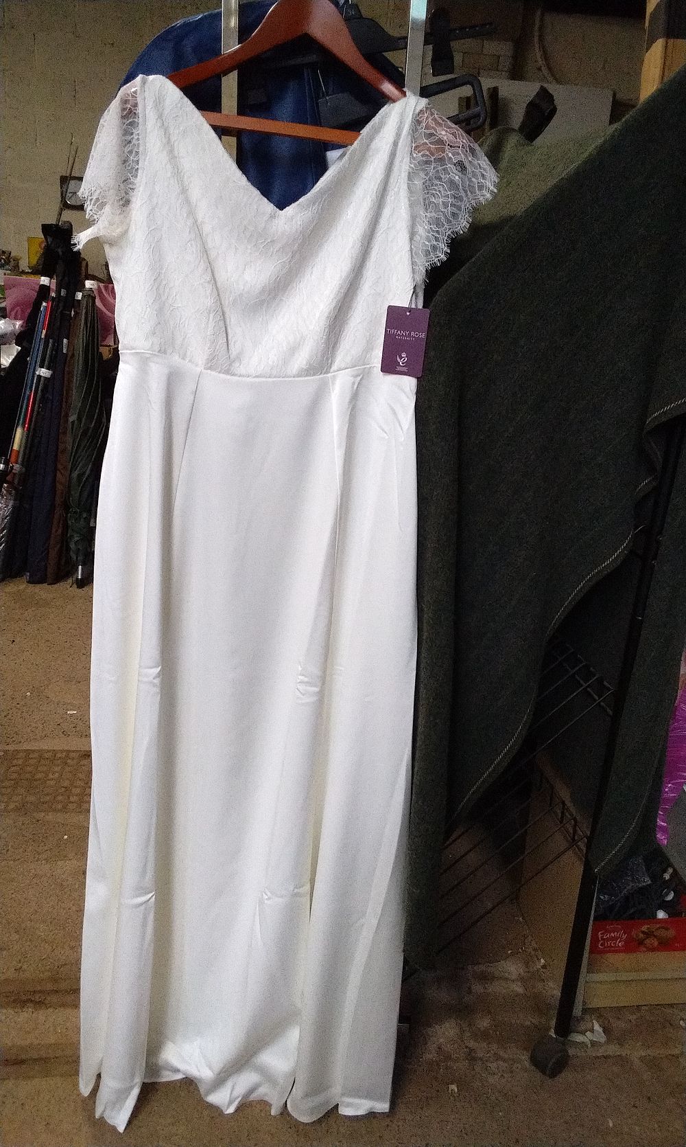 Lot 409: 4x Tiffany Rose Maternity. Eleanor Gowns in Ivory Sizes1x 6-8/3x 14-16