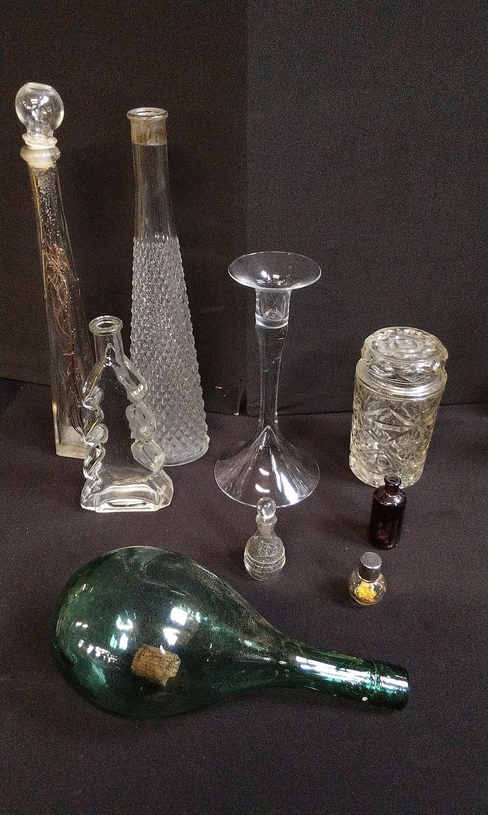 Lot 327: Collection of Mixed Glassware