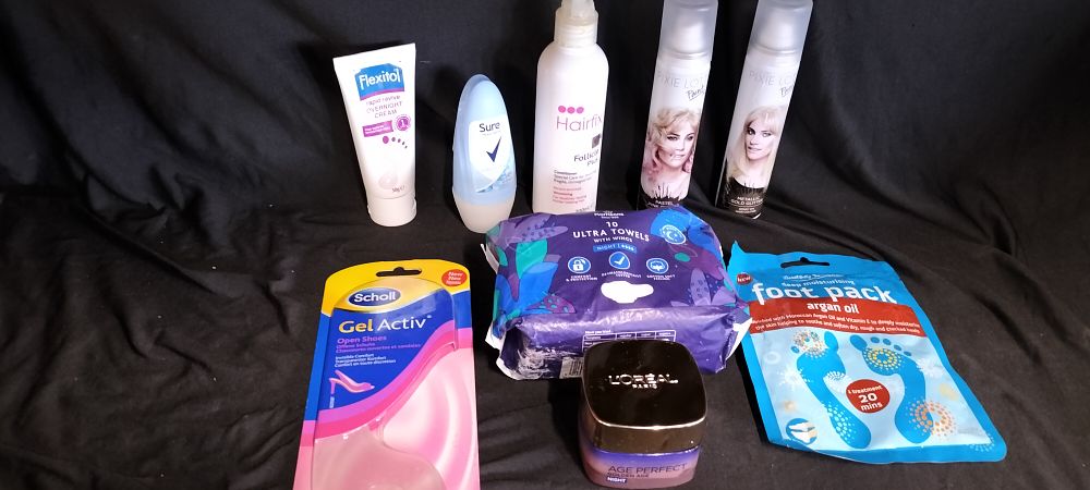 Lot 424: Lot of Hair, Foot and Overnight Cream Items Including Pixie Lott Spray on Hair Paint