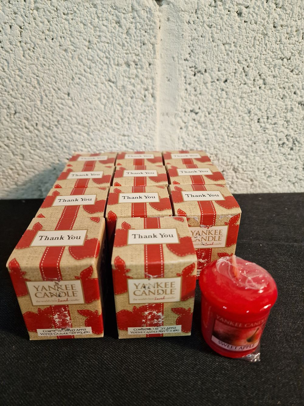 Lot 210: x11 Yankee Candles