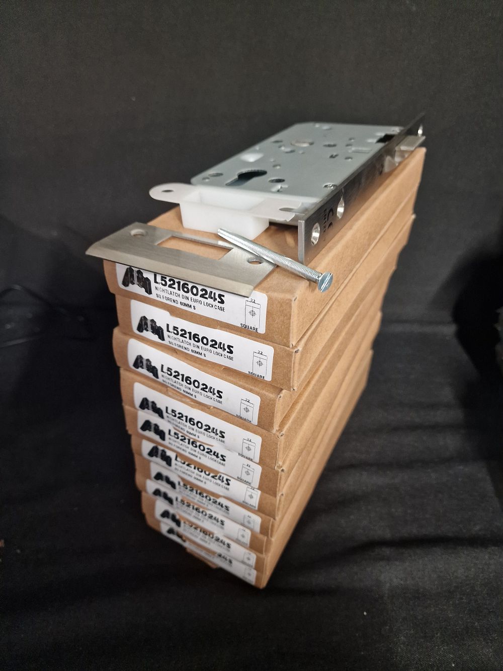 Lot 213: x11 Nightlatch Din Euro Lock Case 60mm Square