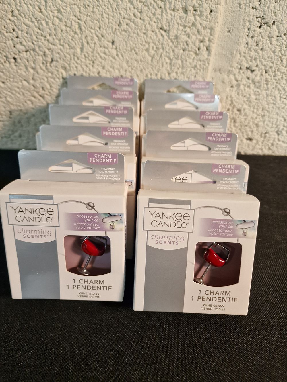 Lot 239: x10 Yankee Candle Charming Scents