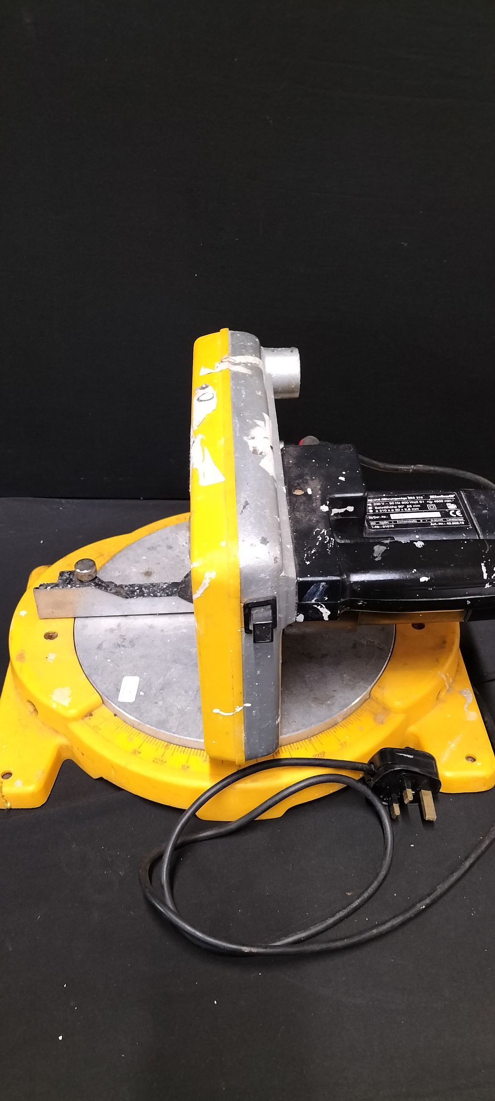 Lot 174: Einhell BKG 210 Miter Saw 800w