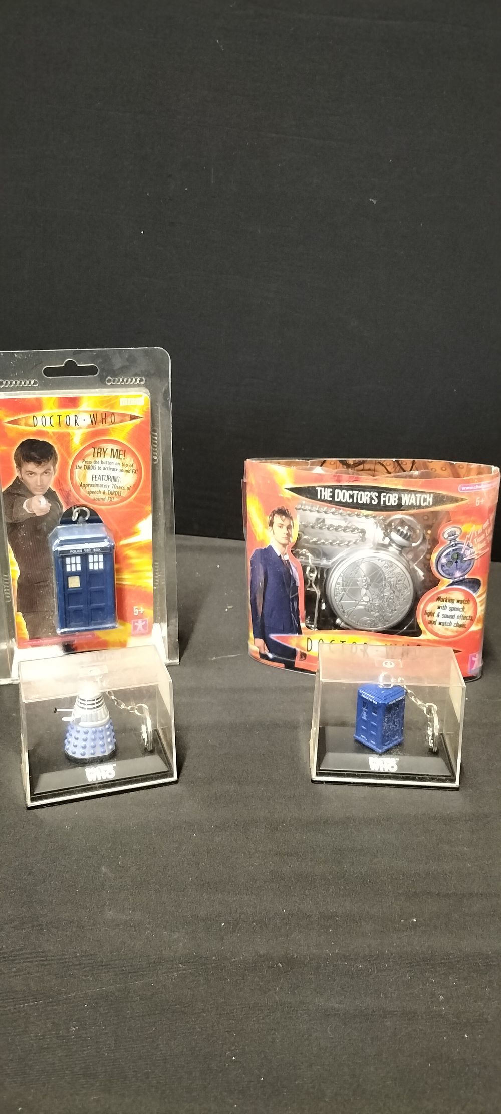 Lot 181: Selection of Dr. Who Collectables including Keyrings and The 10th Doctors Fob Watch