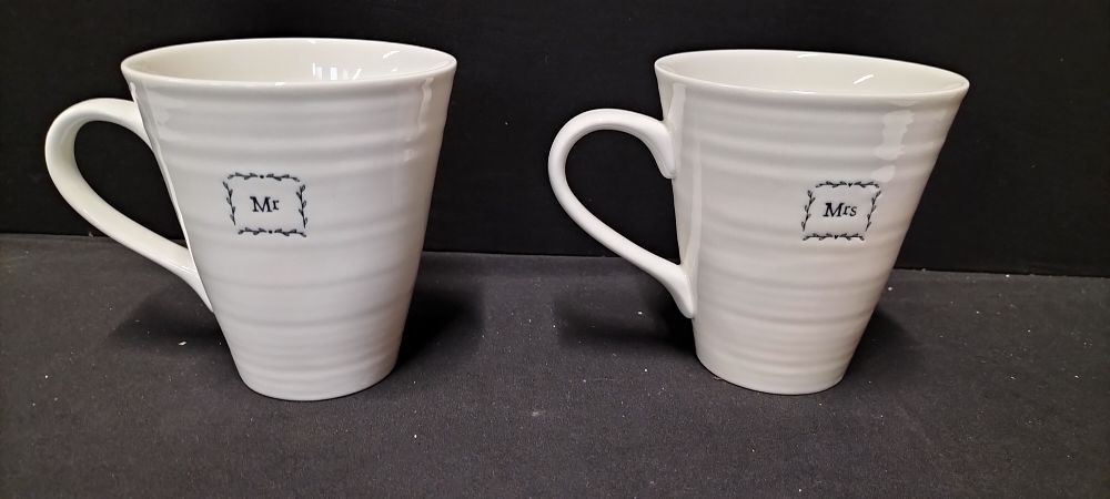 Lot 183: East of India 'Mr & Mrs' Porcelain Mug Set Boxed with Heart Shaped Mrs Coaster
