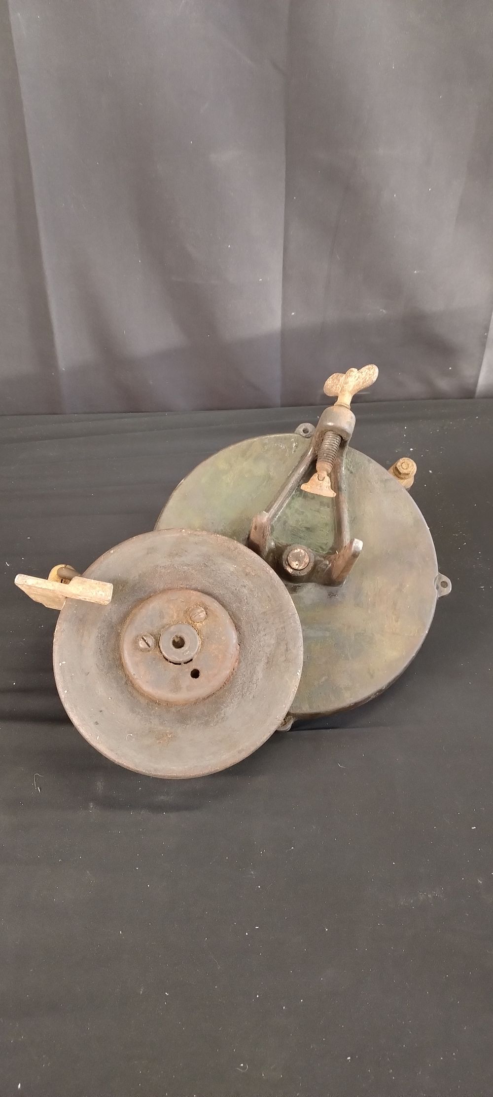 Lot 660: Vintage Old hand grinding wheel