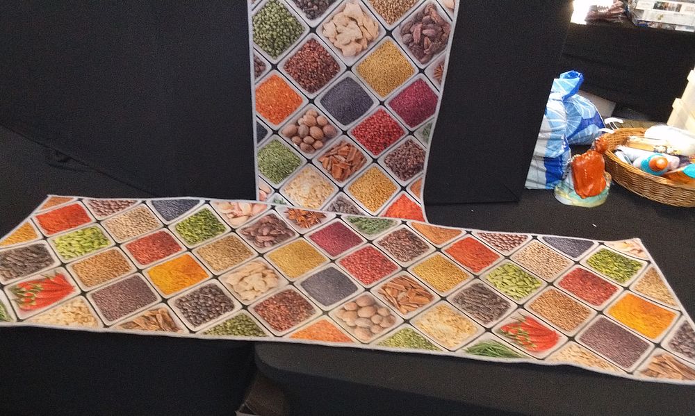Lot 670: 2x Kitchen rugs with Spice Designs
