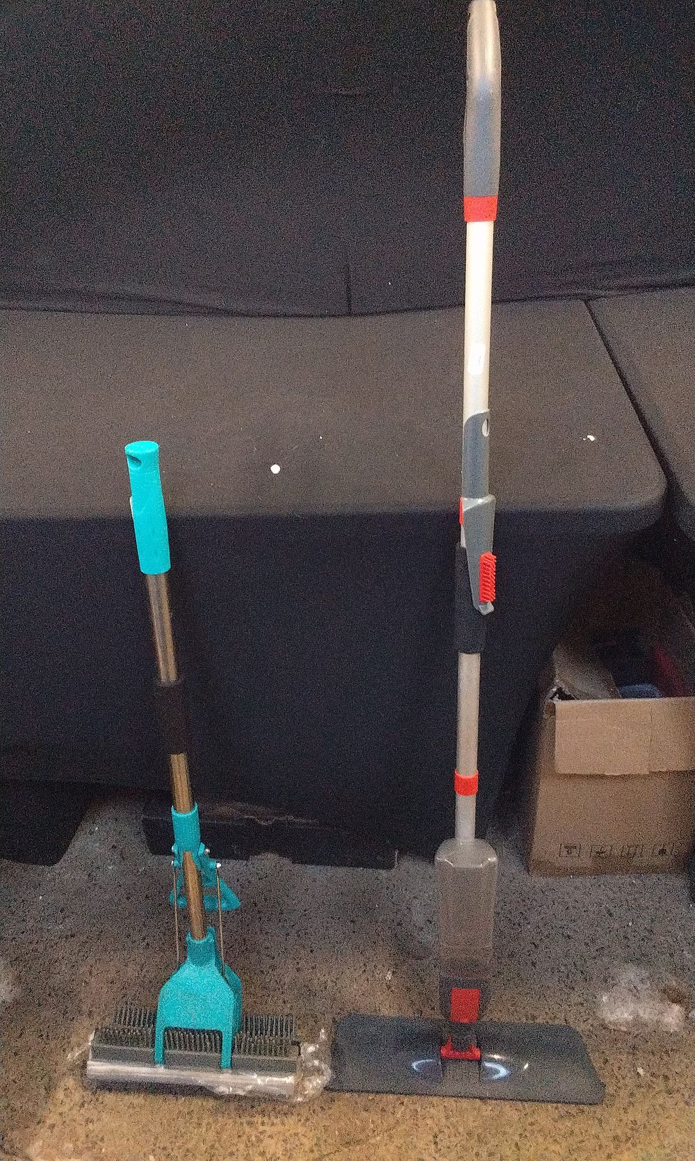 Lot 677: Two Household Cleaners, Beldray Extendable Squeegee Brush And Mop. And Spray Floor Cleaner